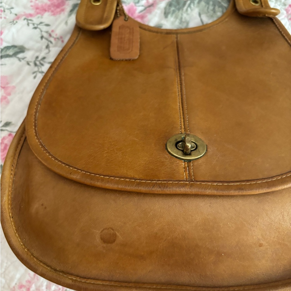 Vintage Coach NYC Crescent Bag. - Picture 2 of 6